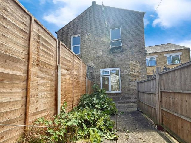 Flat for sale in Prittlewell, Alton Barnes