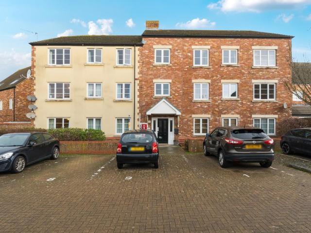 Flat for sale in Oakhurst, Haydon Wick