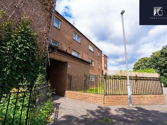 Flat for sale in Woodside, Scotland
