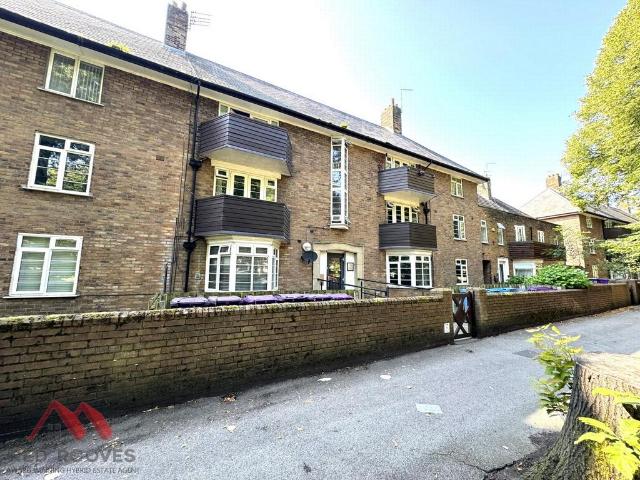 Flat for sale in Stoneycroft, Calderstones