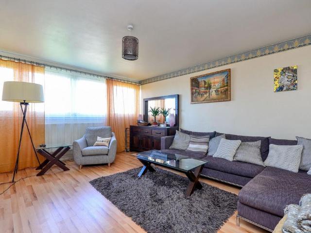Flat for sale in Plaistow, Greater London