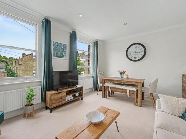 Flat for sale in London Borough of Lambeth, Greater London