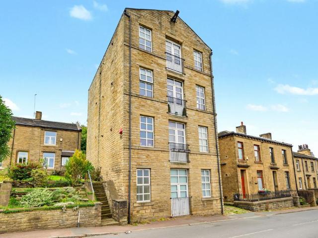 Flat for sale in Hullenedge, Calderdale