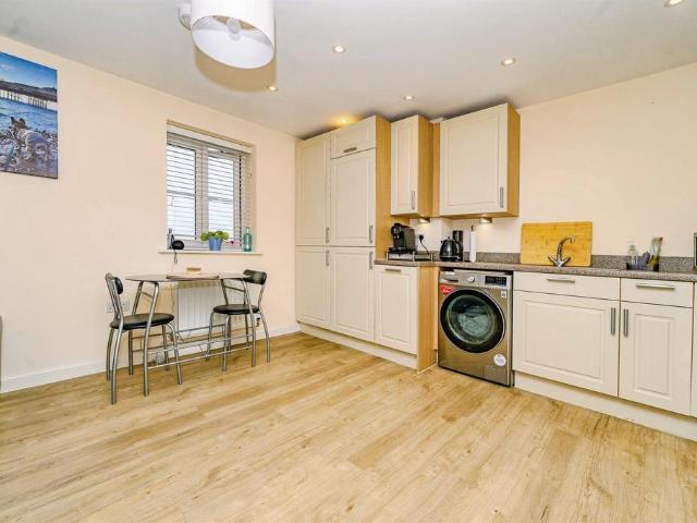 Flat for sale in Manor Estate, Pouchen End