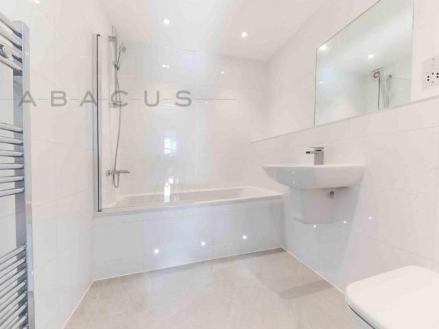 Flat for sale in Elstree and Borehamwood, Borehamwood