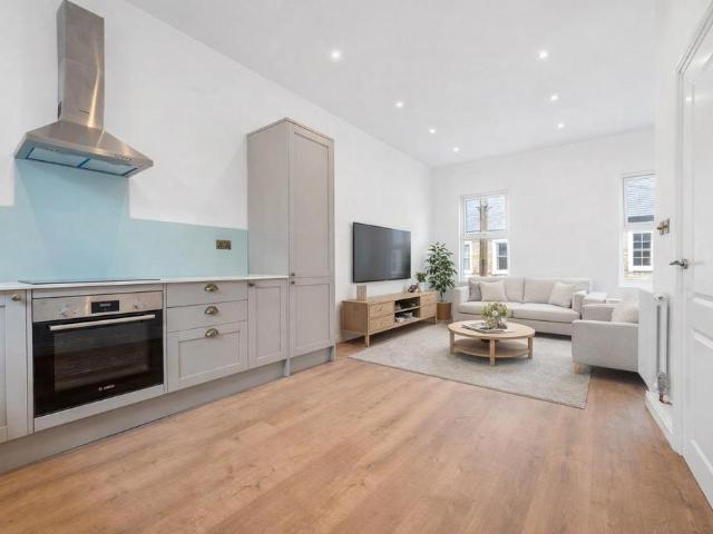 Flat for sale in London Borough of Lambeth, Greater London