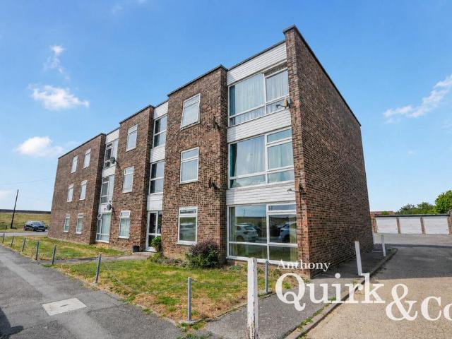 Flat for sale in Canvey Island