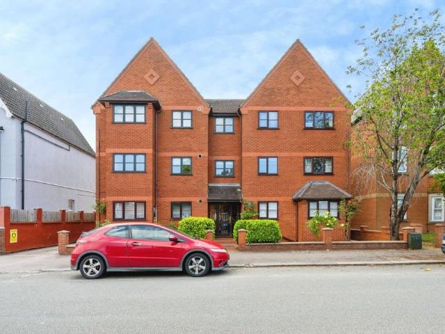 Flat for sale in Queens Park, Bedford