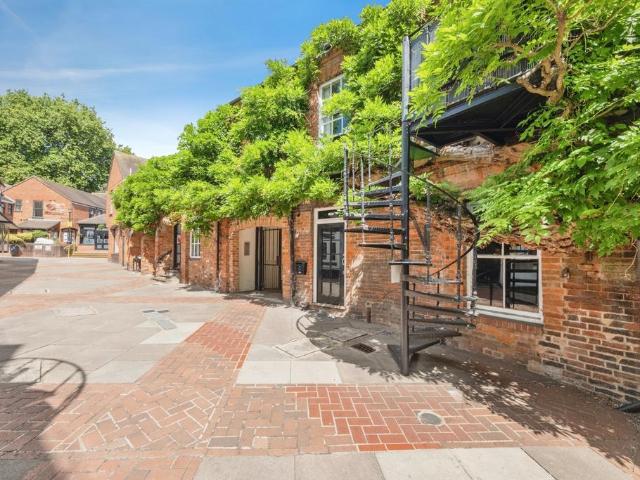 Flat for sale in Calthorpe, Cherwell