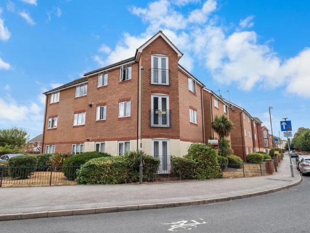 Flat for sale in Stoke Pound, Bromsgrove