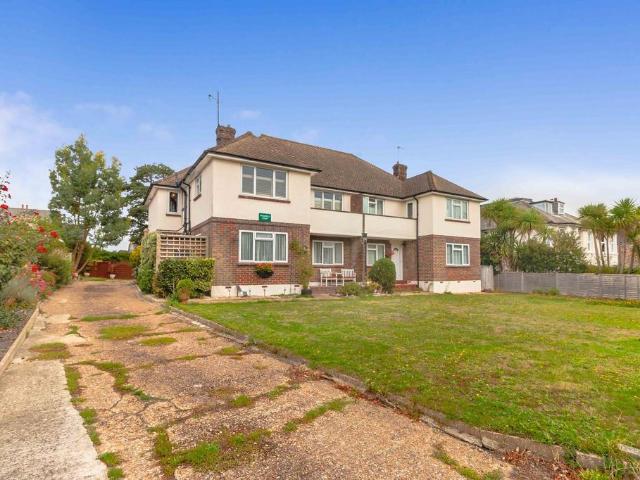 Flat for sale in Ridgewood, Wealden