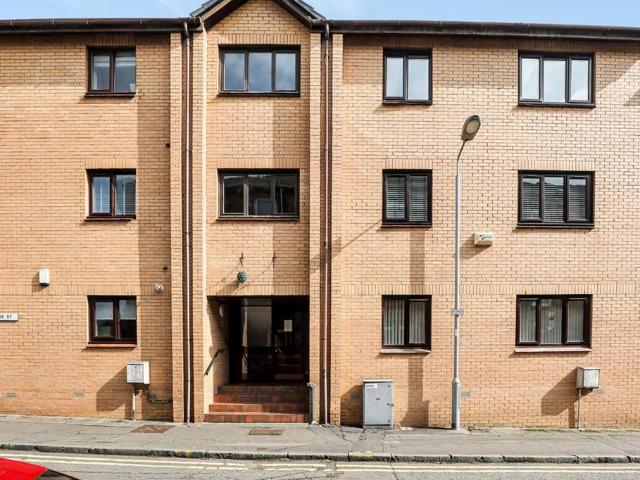 Flat for sale in Barleybank, Kirkintilloch