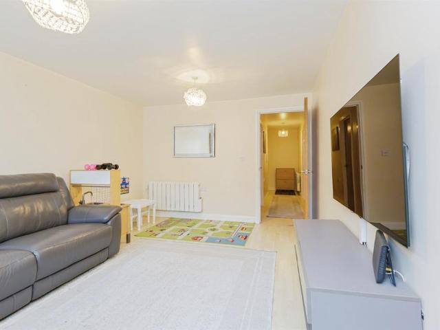 Flat for sale in Bede Island, Old Wharf