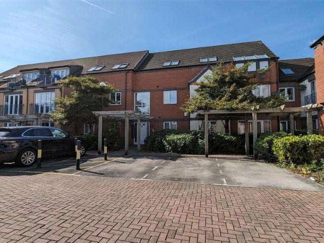 Flat for sale in Abbey Park, Barton In Fabis