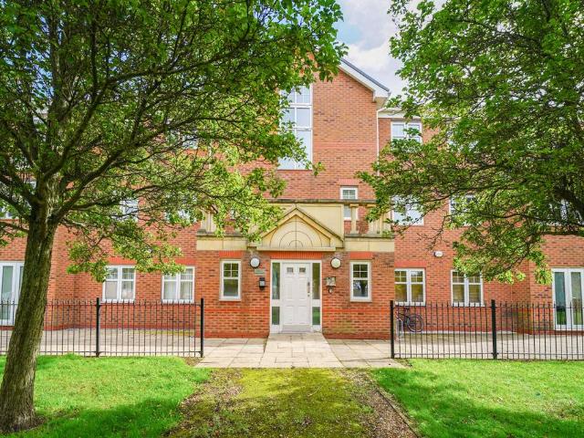 Flat for sale in Whitecross, Warrington