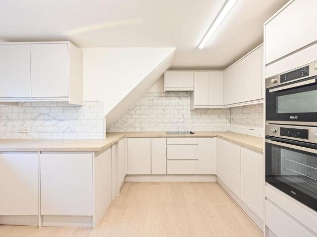 Flat for sale in Bromley-by-Bow, Greater London