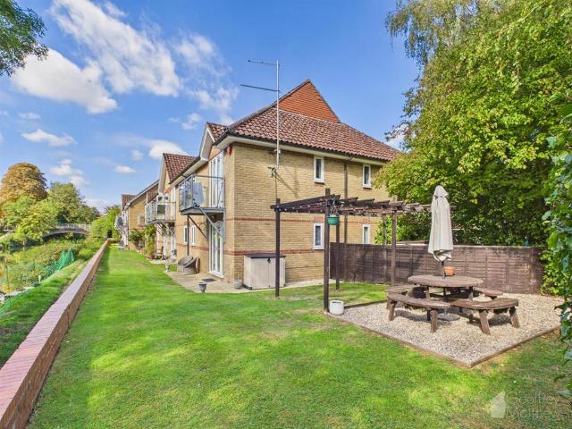 Flat for sale in Old Harlow, Harlow
