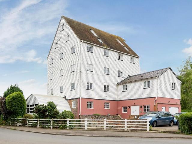 Flat for sale in Wickhambreaux, The Bridge