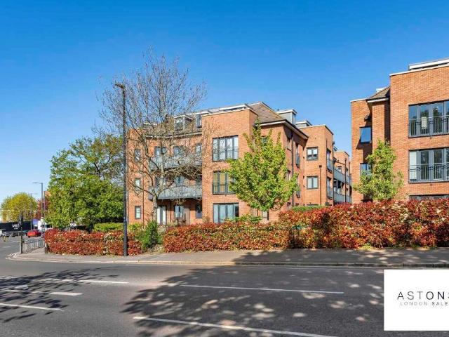 Flat for sale in Greater London