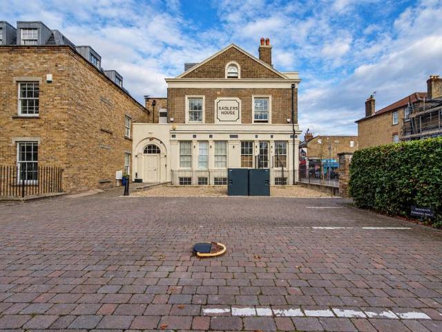 Flat for sale in London Borough of Wandsworth, Greater London