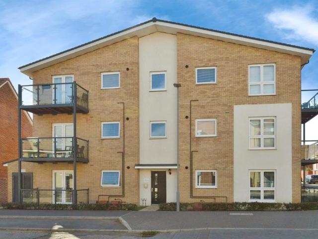Flat for sale in Whitehouse, Milton Keynes
