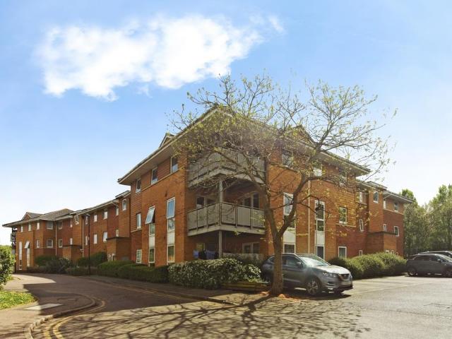 Flat for sale in London Borough of Croydon, Greater London