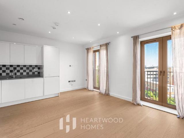 Flat for sale in St Albans, Five Acres
