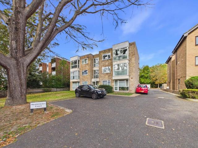 Flat for sale in London Borough of Bromley, Greater London