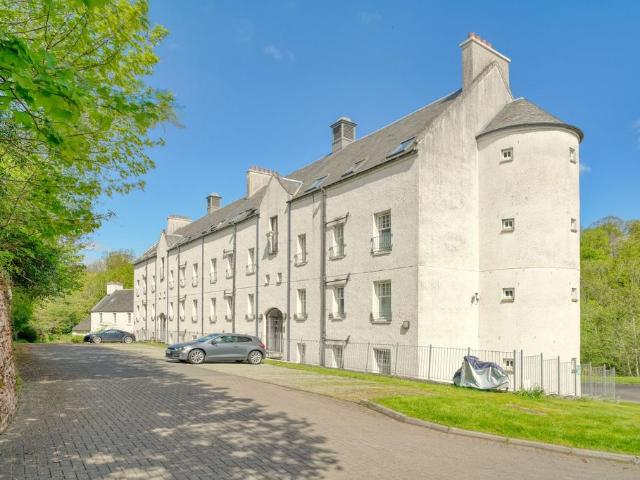Flat for sale in Blantyre, Scotland