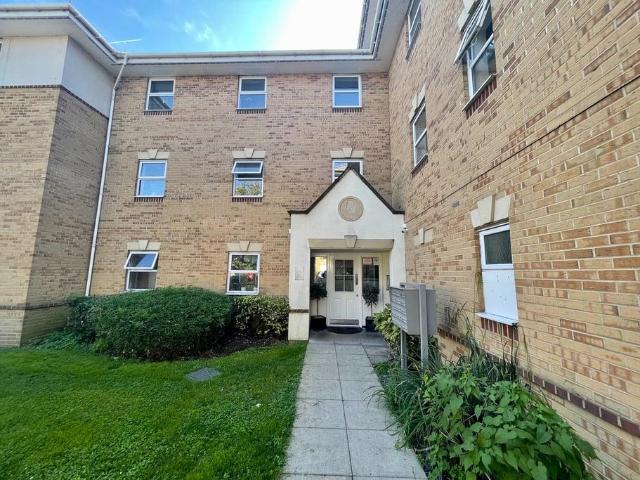 Flat for sale in Lower Halliford, Surrey