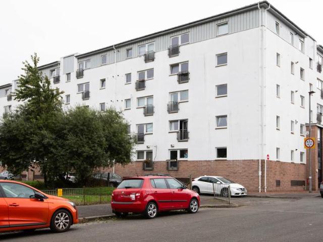 Flat for sale in Whiteinch, Scotland
