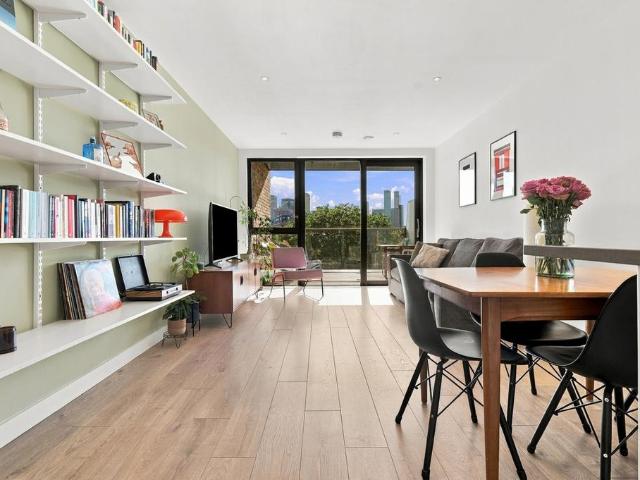 Flat for sale in Bromley-by-Bow, Greater London