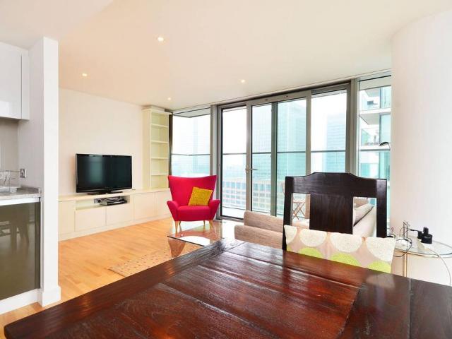 Flat for sale in Canary Wharf, Greater London
