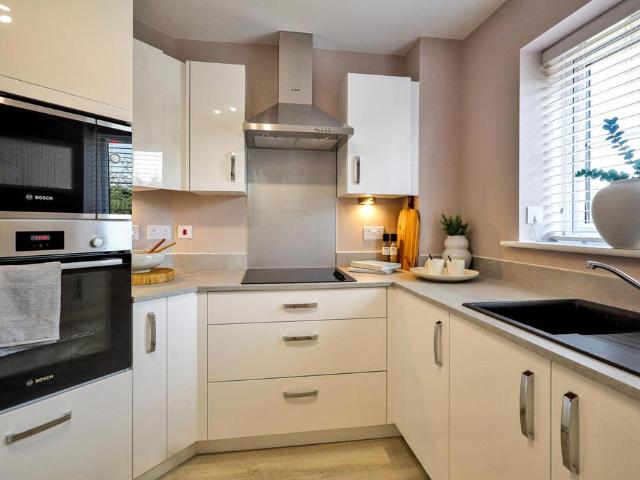 Flat for sale in Overslade, New Bilton