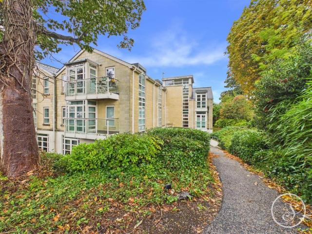 Flat for sale in Miles Hill, Leeds