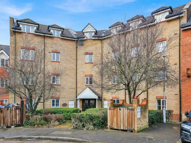 Flat for sale in London Borough of Barking and Dagenham, Greater London