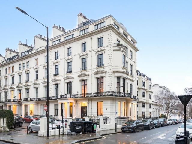 Flat for sale in Paddington, Greater London