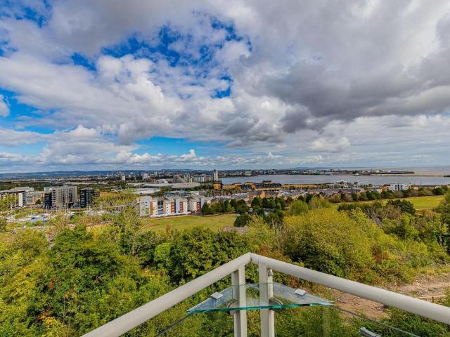 Flat for sale in Penarth, Wales