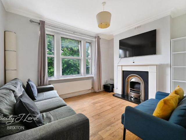 Flat for sale in Loughborough Junction, Greater London