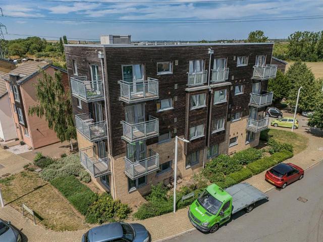 Flat for sale in Monks Orchard, Kent