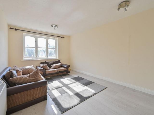 Flat for sale in North Watford