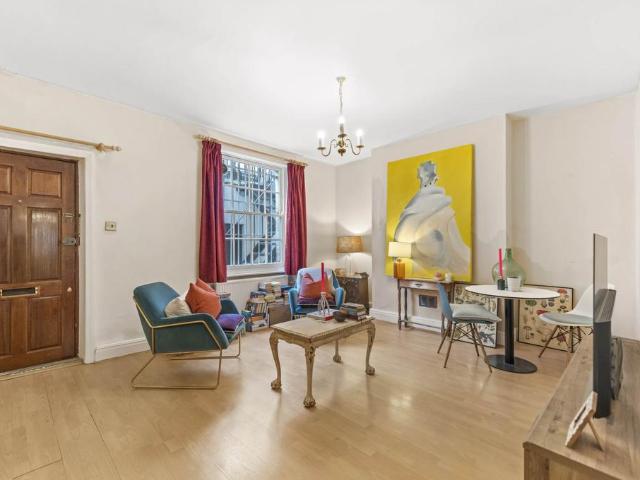 Flat for sale in Pimlico, Greater London