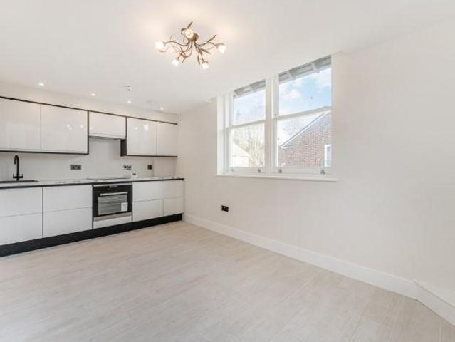 Flat for sale in Hatfield, Fretherne