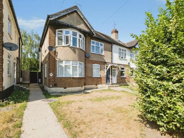 Flat for sale in Hornchurch, Greater London