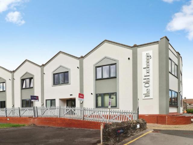 Flat for sale in Kingswood