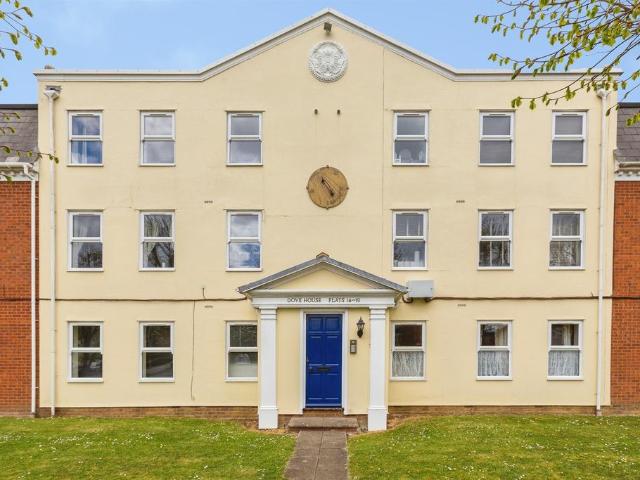 Flat for sale in Watermead, Buckinghamshire