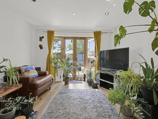 House for sale in Hackney Wick, Greater London