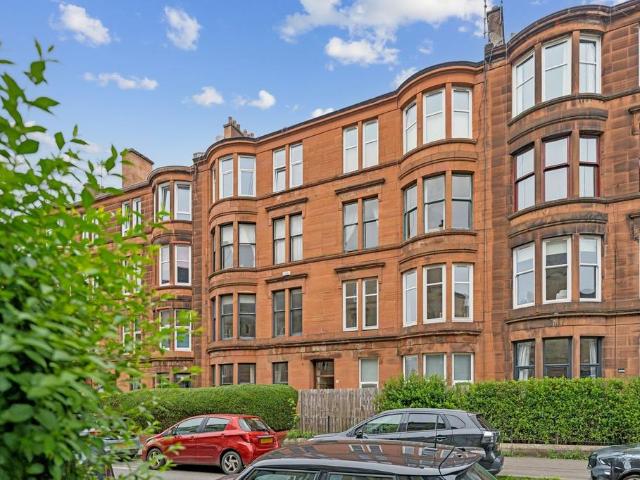 Flat for sale in Dowanhill, Scotland