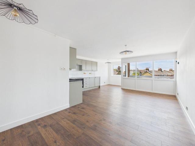 Flat for sale in Upton, Acol