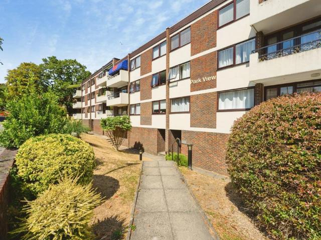 Flat for sale in London Borough of Croydon, Purley